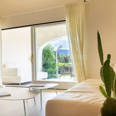 Sara - - 2 Private Beaches&garden Appartamento