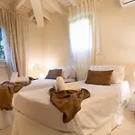 Sara - - 2 Private Beaches & Garden - By Coral