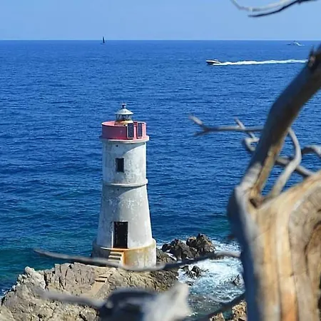 Sara - - 2 Private Beaches & Garden *