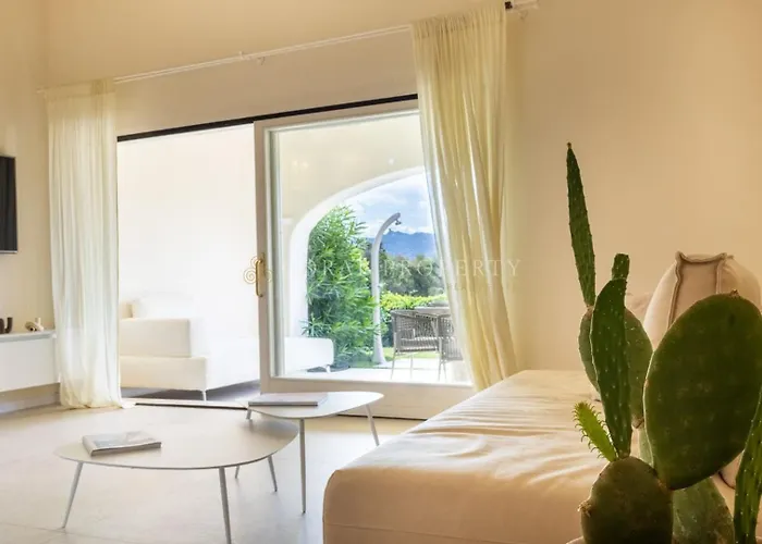 Sara - - 2 Private Beaches & Garden Apartment