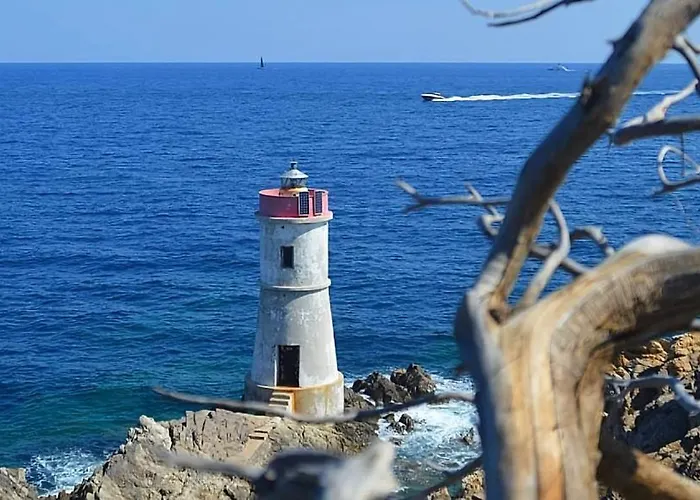 Sara - - 2 Private Beaches & Garden *